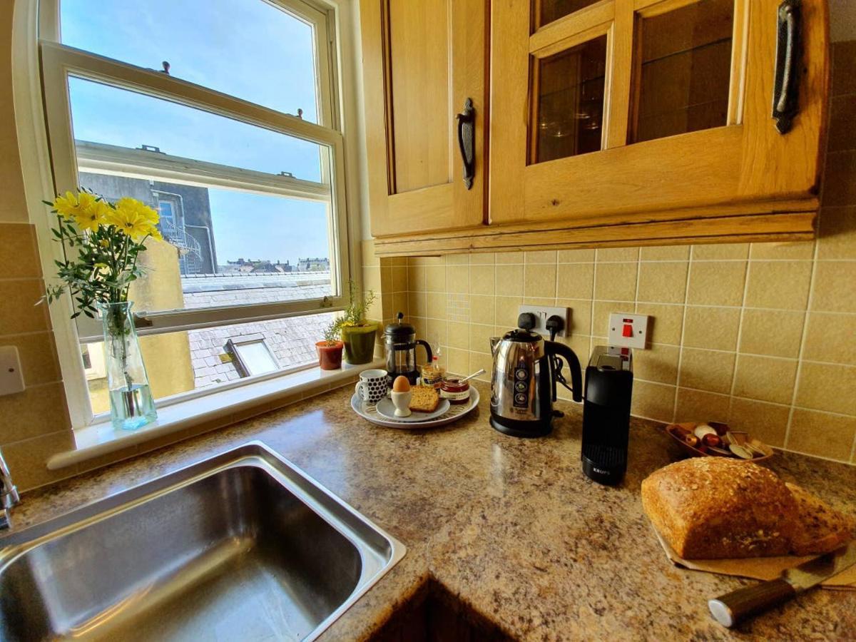 Stylish Flat In Central Tenby & Free Parking Екстериор снимка