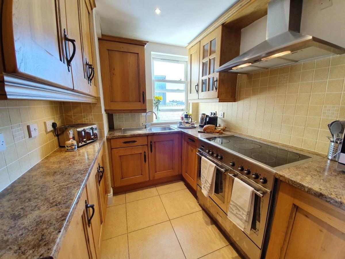 Stylish Flat In Central Tenby & Free Parking Екстериор снимка