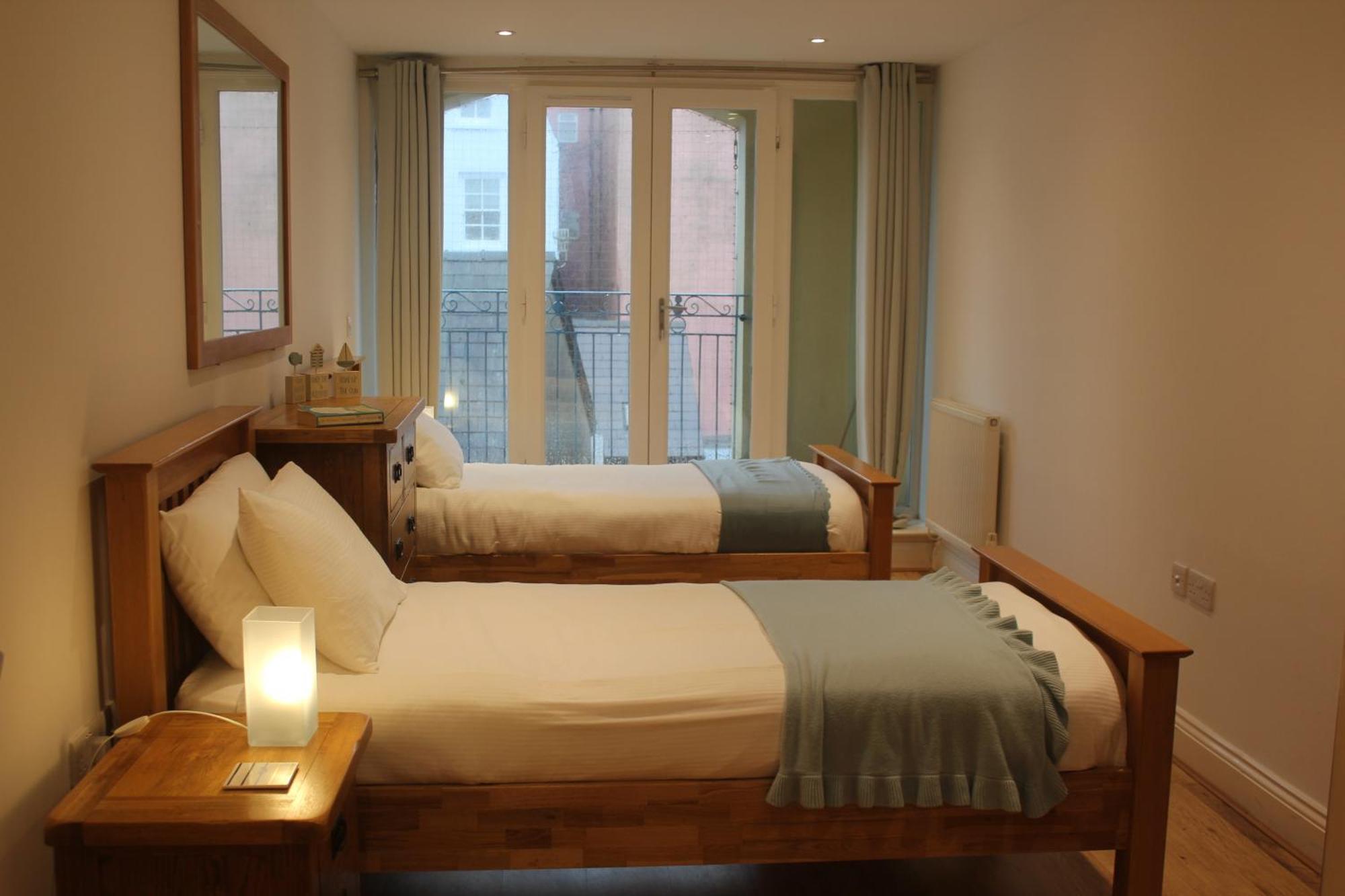 Stylish Flat In Central Tenby & Free Parking Екстериор снимка